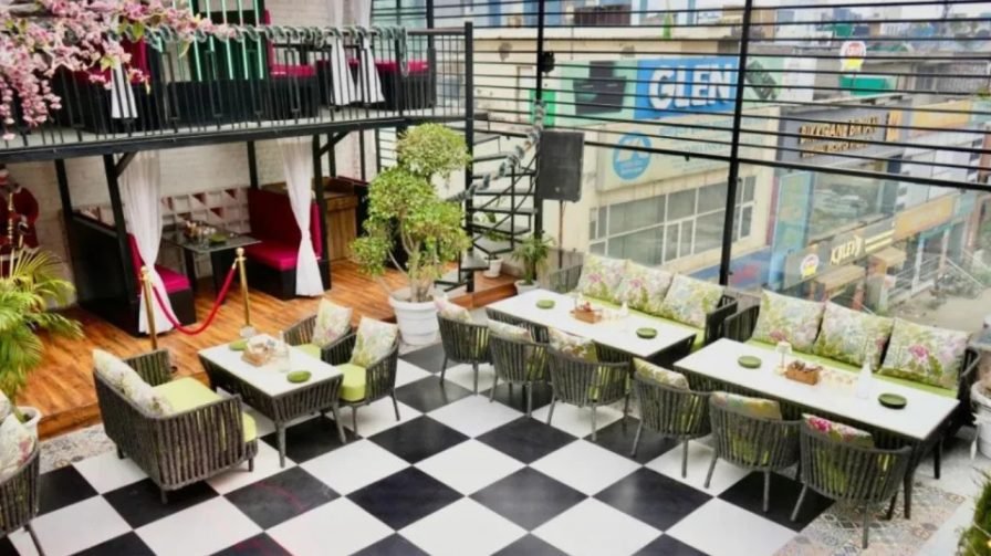 Restaurant in Noida