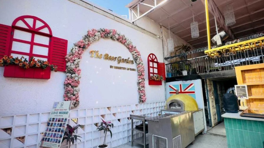 Restaurant in Noida